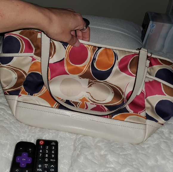 Coach purse, tote, large bag. Like new condition with minimal use. - Picture 2 of 3